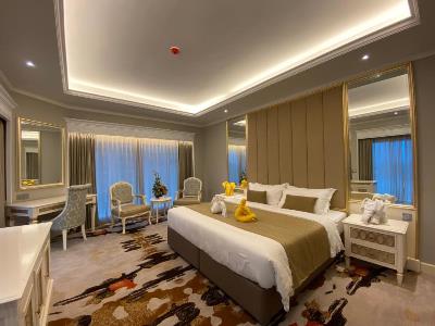 bedroom - hotel riverside majestic - puteri wing - kuching, malaysia
