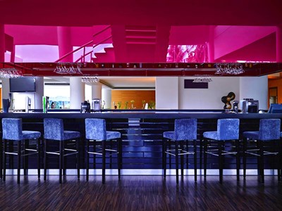 bar - hotel pullman kuching - kuching, malaysia