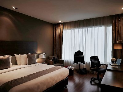 bedroom - hotel pullman kuching - kuching, malaysia