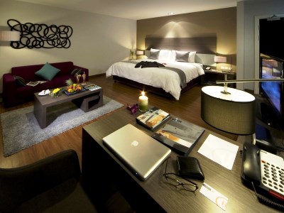 deluxe room - hotel pullman kuching - kuching, malaysia