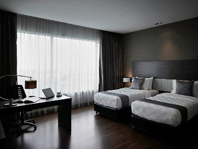 deluxe room 1 - hotel pullman kuching - kuching, malaysia
