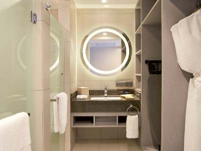 bathroom - hotel doubletree by hilton damai laut resort - lumut, malaysia