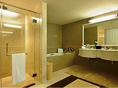 bathroom - hotel royale chulan damansara - petaling jaya, malaysia