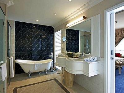 bathroom 1 - hotel royale chulan damansara - petaling jaya, malaysia