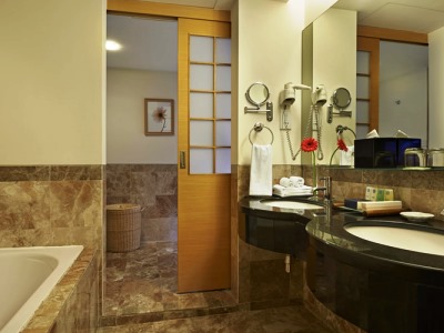 bathroom - hotel royale chulan the curve - petaling jaya, malaysia