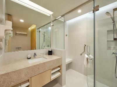 bathroom - hotel sunway pyramid - petaling jaya, malaysia