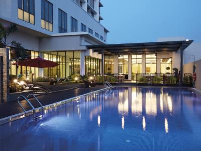 outdoor pool - hotel hilton garden inn puchong - puchong, malaysia