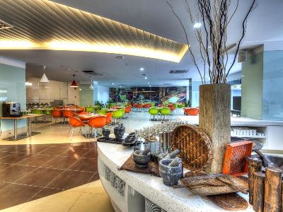 breakfast room 1 - hotel ibis styles fraser business park - kuala lumpur, malaysia