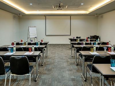 conference room - hotel ibis styles fraser business park - kuala lumpur, malaysia