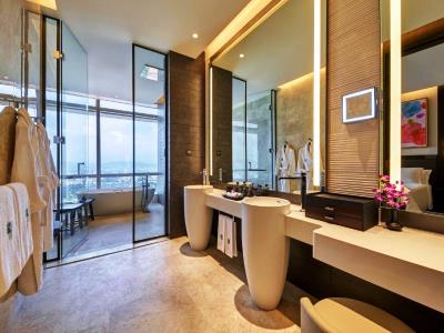 bathroom - hotel banyan tree kuala lumpur - kuala lumpur, malaysia
