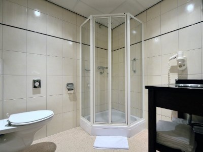 bathroom - hotel best western dam square inn - amsterdam, netherlands