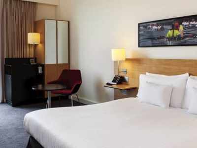 deluxe room - hotel doubletree by hilton centraal station - amsterdam, netherlands
