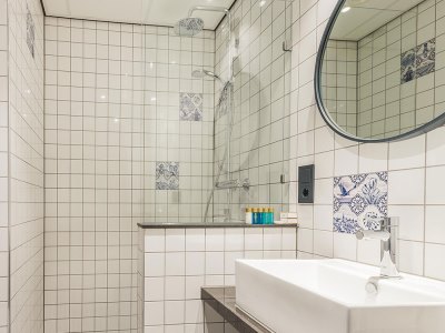 bathroom - hotel urban lodge - amsterdam, netherlands