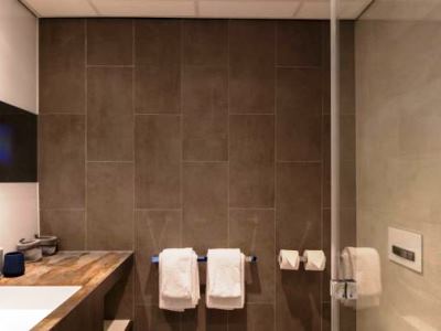 bathroom - hotel postillion hotel and convention centre - amsterdam, netherlands