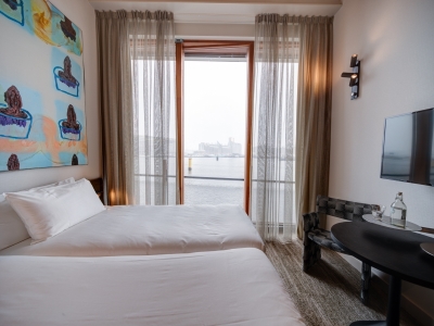bedroom 1 - hotel pontsteiger - amsterdam, netherlands