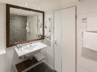 bathroom 1 - hotel mercure amsterdam west - amsterdam, netherlands