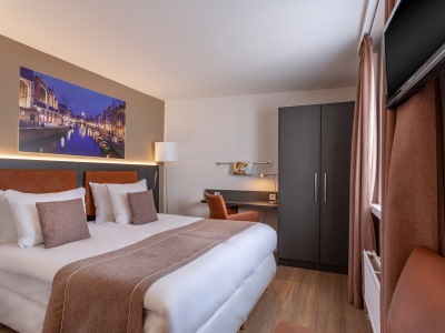 standard bedroom - hotel avenue - amsterdam, netherlands