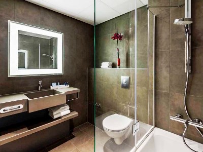bathroom - hotel novotel den haag world forum - the hague, netherlands