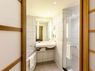 bathroom - hotel novotel den haag city centre - the hague, netherlands