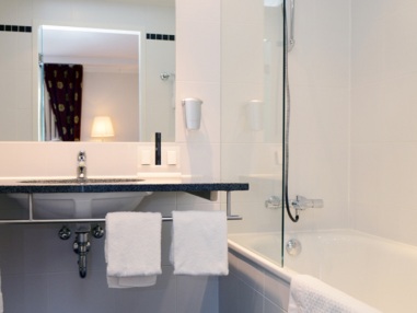 bathroom 1 - hotel amrath grand frans hals - haarlem, netherlands