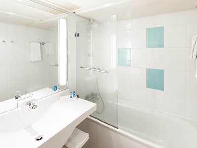 bathroom - hotel novotel maastricht - maastricht, netherlands