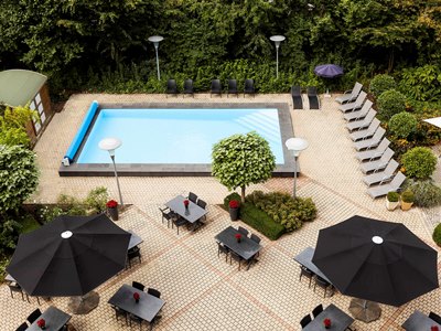 outdoor pool - hotel novotel maastricht - maastricht, netherlands
