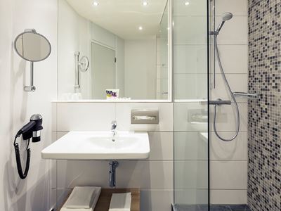 bathroom - hotel mercure nijmegen centre - nijmegen, netherlands