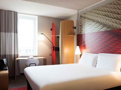 standard bedroom - hotel ibis rotterdam city centre - rotterdam, netherlands