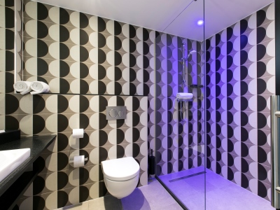 bathroom 1 - hotel savoy hotel rotterdam - rotterdam, netherlands