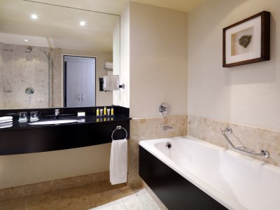 bathroom - hotel rotterdam marriott - rotterdam, netherlands