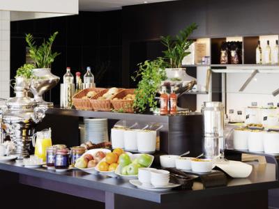 breakfast room - hotel moevenpick 's-hertogenbosch - s hertogenbosch, netherlands