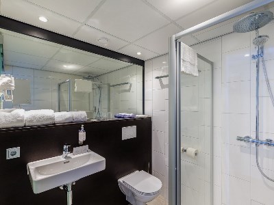 bathroom - hotel postillion amersfoort veluwemeer - putten, netherlands