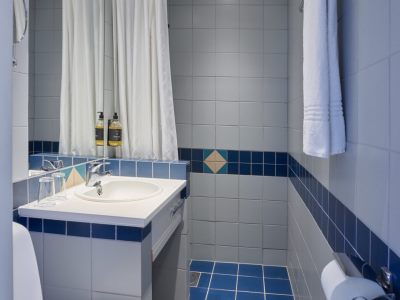bathroom - hotel heimen - bergen, norway