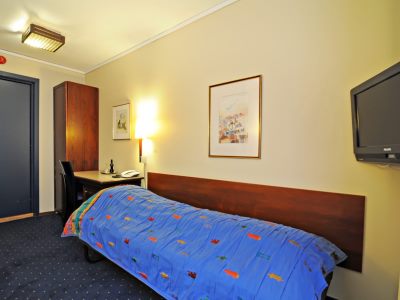 bedroom - hotel heimen - bergen, norway