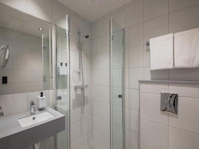 bathroom - hotel scandic torget - bergen, norway