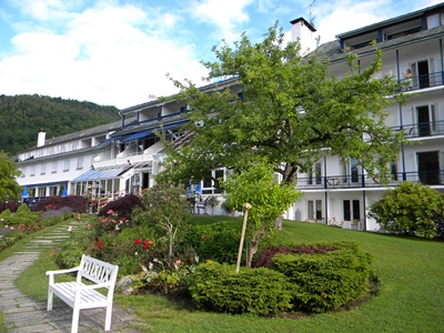 exterior view 1 - hotel brakanes - ulvik, norway