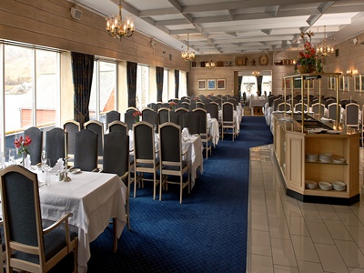 restaurant - hotel brakanes - ulvik, norway
