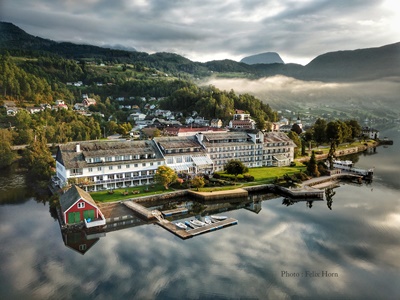 exterior view - hotel brakanes (fjord view) - ulvik, norway