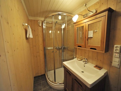 bathroom - hotel reine rorbuer - reine, norway