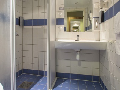 bathroom - hotel park inn oslo airport west - gardermoen, norway