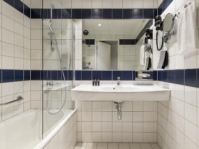 bathroom - hotel clarion hotel and congress oslo airport - gardermoen, norway