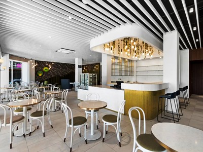 restaurant - hotel ramada by wyndham hamilton city center - hamilton, new zealand