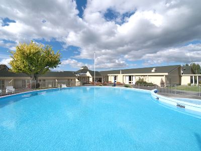 outdoor pool - hotel copthorne solway park wairarapa - masterton, new zealand