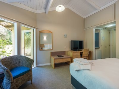standard bedroom - hotel copthorne hotel n resort bay of islands - paihia, new zealand