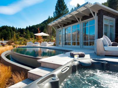 outdoor pool - hotel matakauri lodge - queenstown, new zealand
