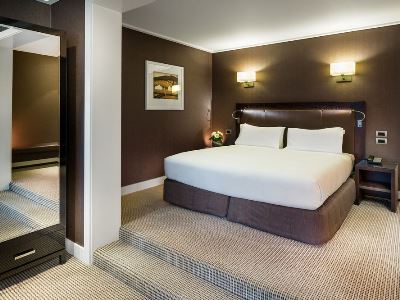 bedroom - hotel hilton queenstown resort and spa - queenstown, new zealand