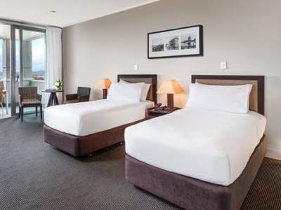 bedroom 1 - hotel hilton lake taupo - taupo, new zealand
