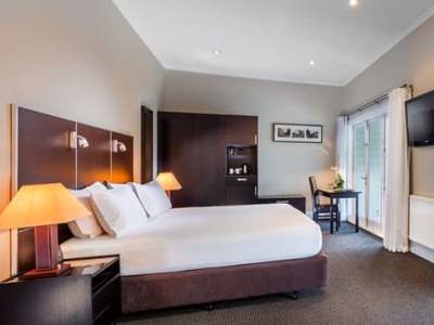 suite 2 - hotel hilton lake taupo - taupo, new zealand