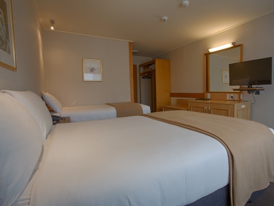 bedroom 4 - hotel kingsgate hotel te anau - te anau, new zealand