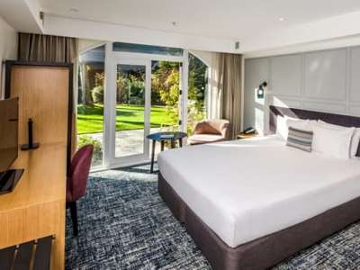 deluxe room 1 - hotel chateau on the park, doubletree hilton - christchurch, new zealand